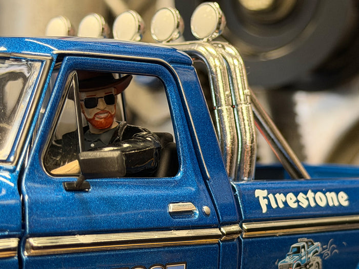 NOT A TOY - 1:18 Greenlight Col. BIGFOOT #1 Die-Cast W/ 2 Figurines