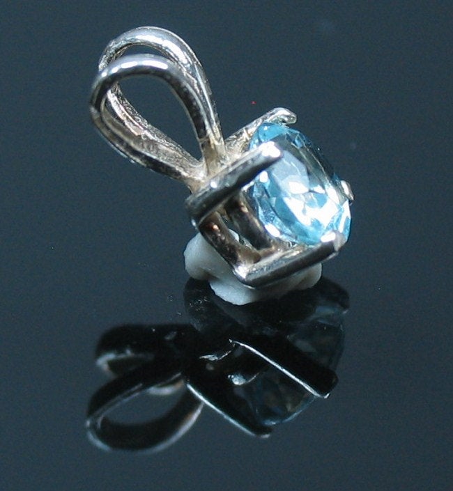 Solid Sterling Silver or Solid 14kt White or Yellow Gold Natural Sky Blue Topaz 4-9mm Round Dangle Pendant Solitare VVS, Children Jewelry