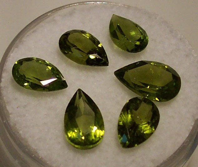 Wholesale, Natural Genuine Pakistani Peridot, 6x4, 7x5, 8x5, 9x6, or 10x7mm Pear Cut, VVS, Loose Stone, August Birthstone